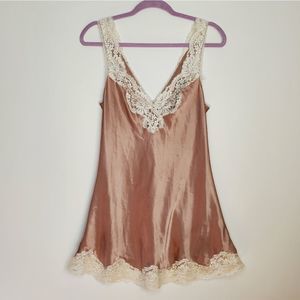 Vintage 70s 80s Oscar de la Renta Tan Brown Champagne Lace Trimmed Slip Size 34
